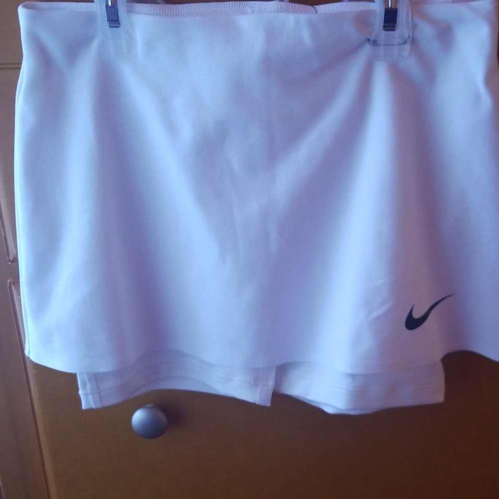 Girls nike tennis skirt. New